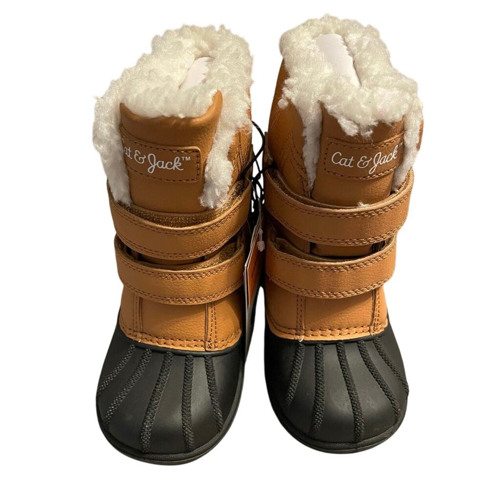 Cat & Jack Size 8 Snow Boots